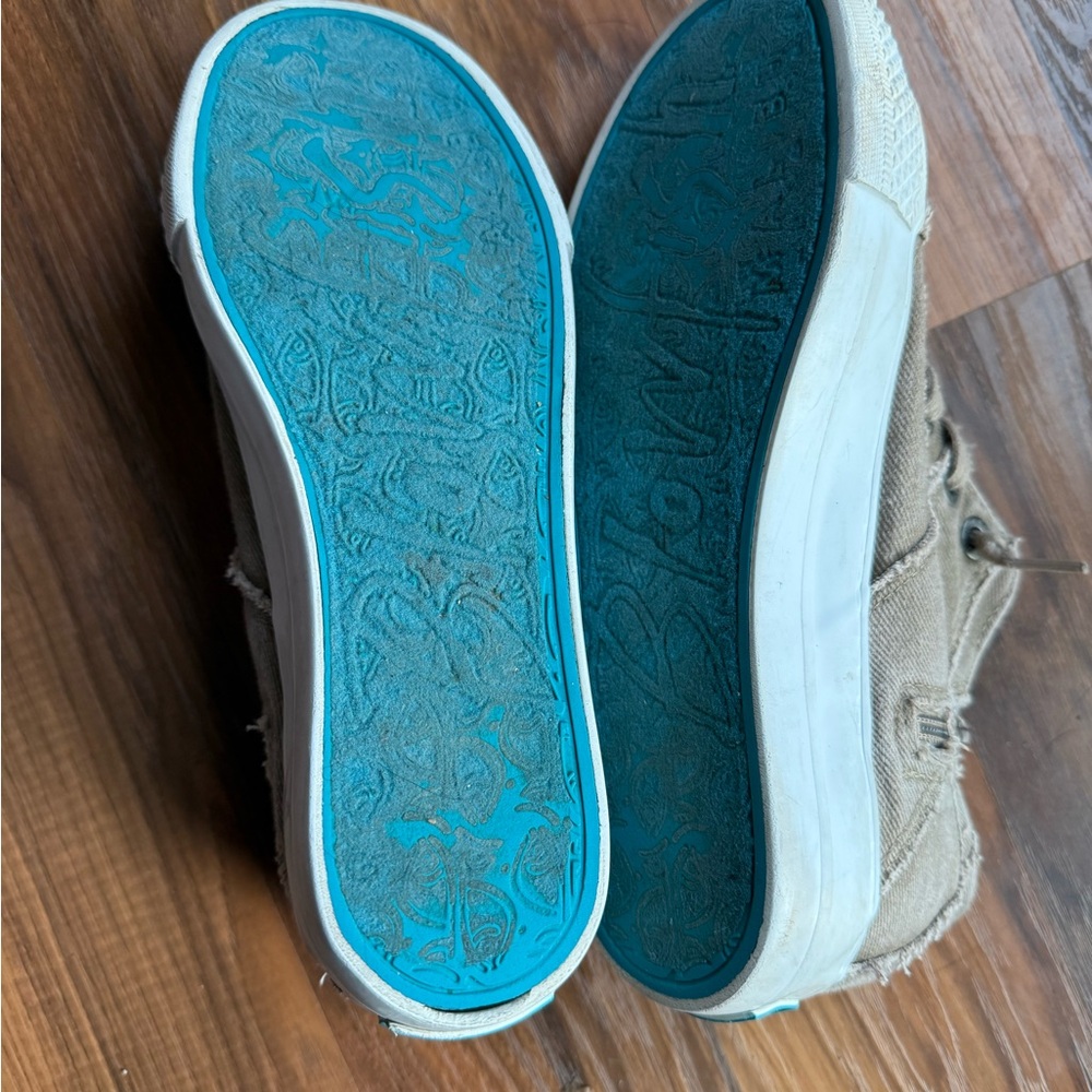 Sneakers - Picture 5 of 5